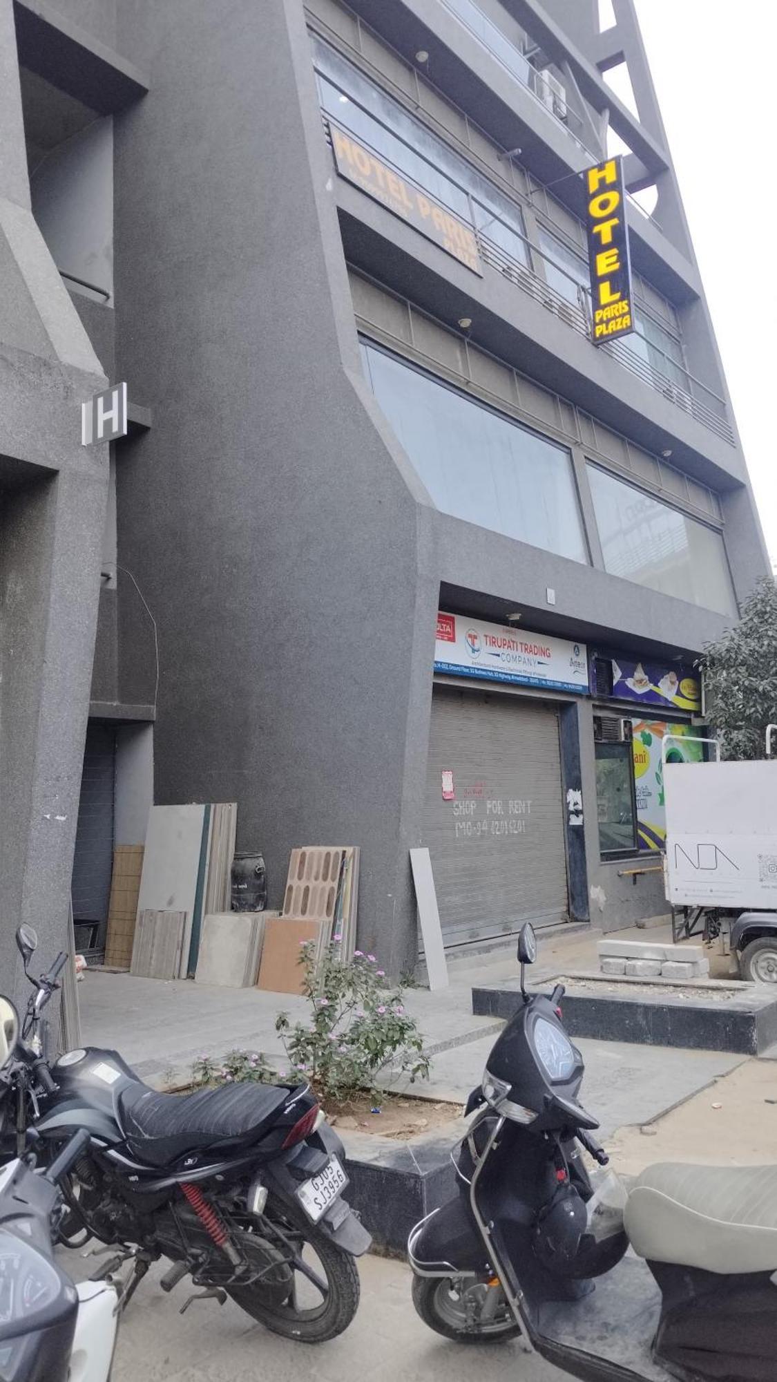 Hotel Paris Plaza Ahmedabad Ngoại thất bức ảnh