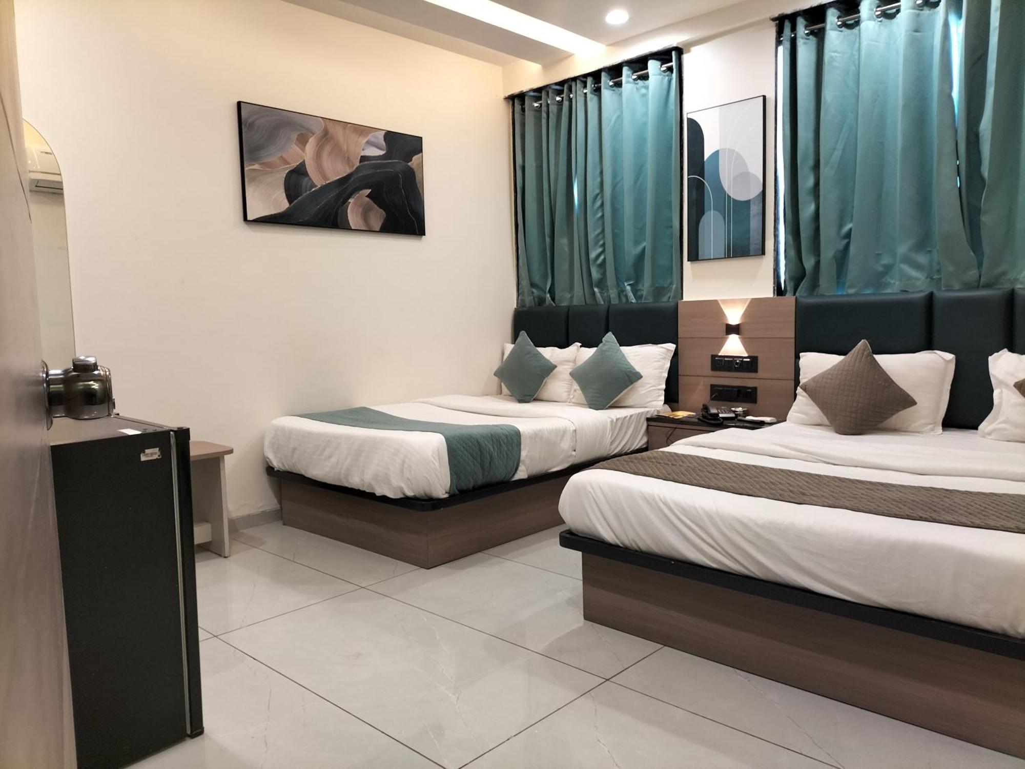 Hotel Paris Plaza Ahmedabad Ngoại thất bức ảnh
