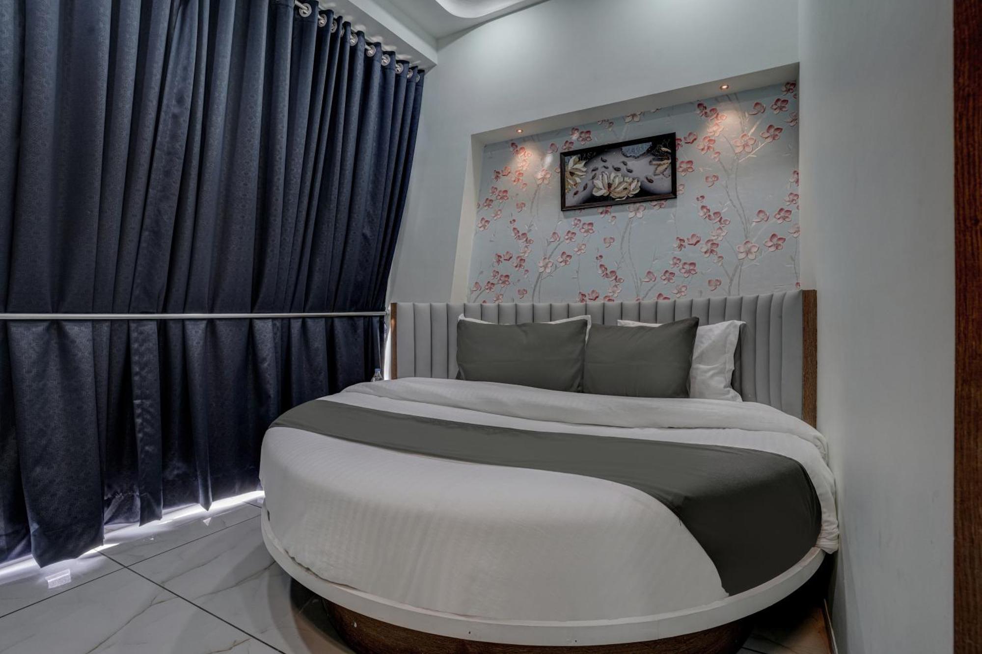 Hotel Paris Plaza Ahmedabad Ngoại thất bức ảnh