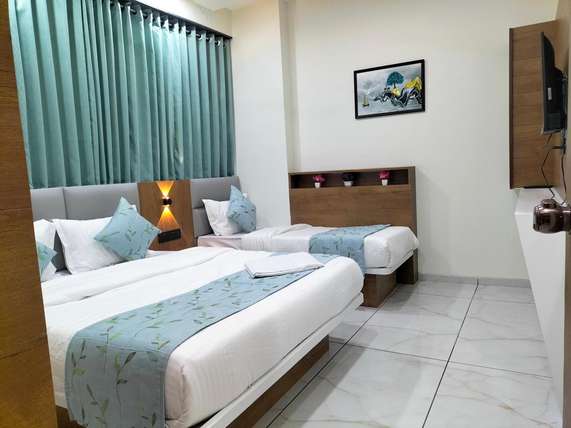 Hotel Paris Plaza Ahmedabad Ngoại thất bức ảnh