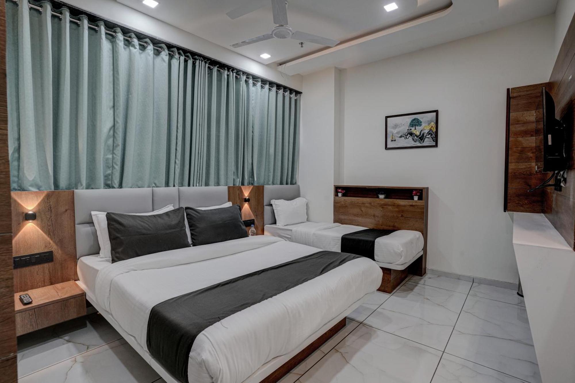 Hotel Paris Plaza Ahmedabad Ngoại thất bức ảnh