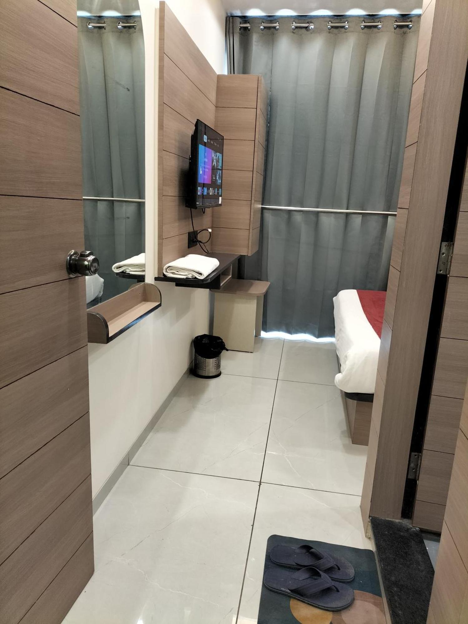 Hotel Paris Plaza Ahmedabad Ngoại thất bức ảnh