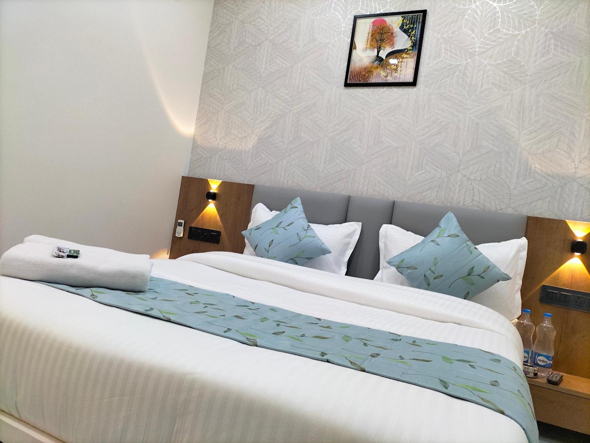 Hotel Paris Plaza Ahmedabad Ngoại thất bức ảnh