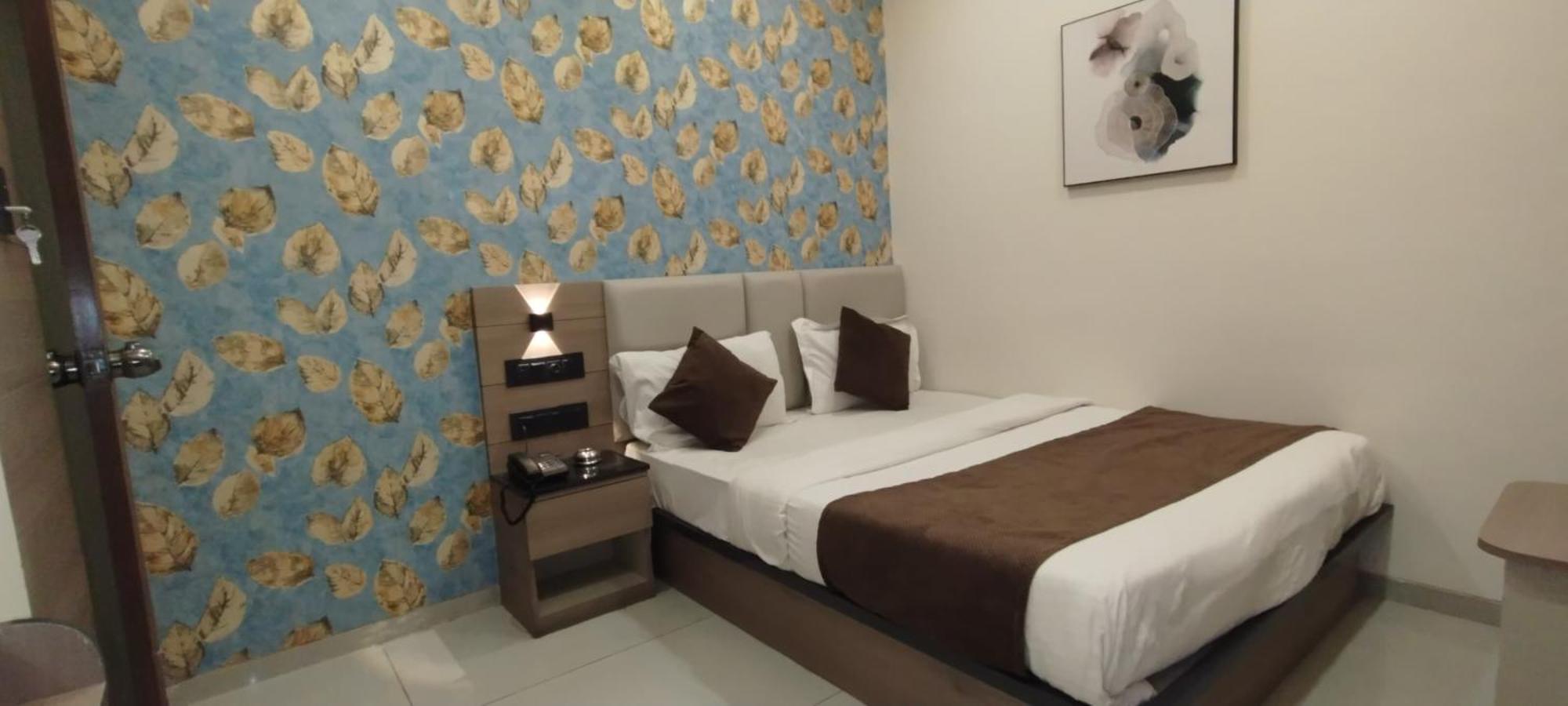 Hotel Paris Plaza Ahmedabad Ngoại thất bức ảnh