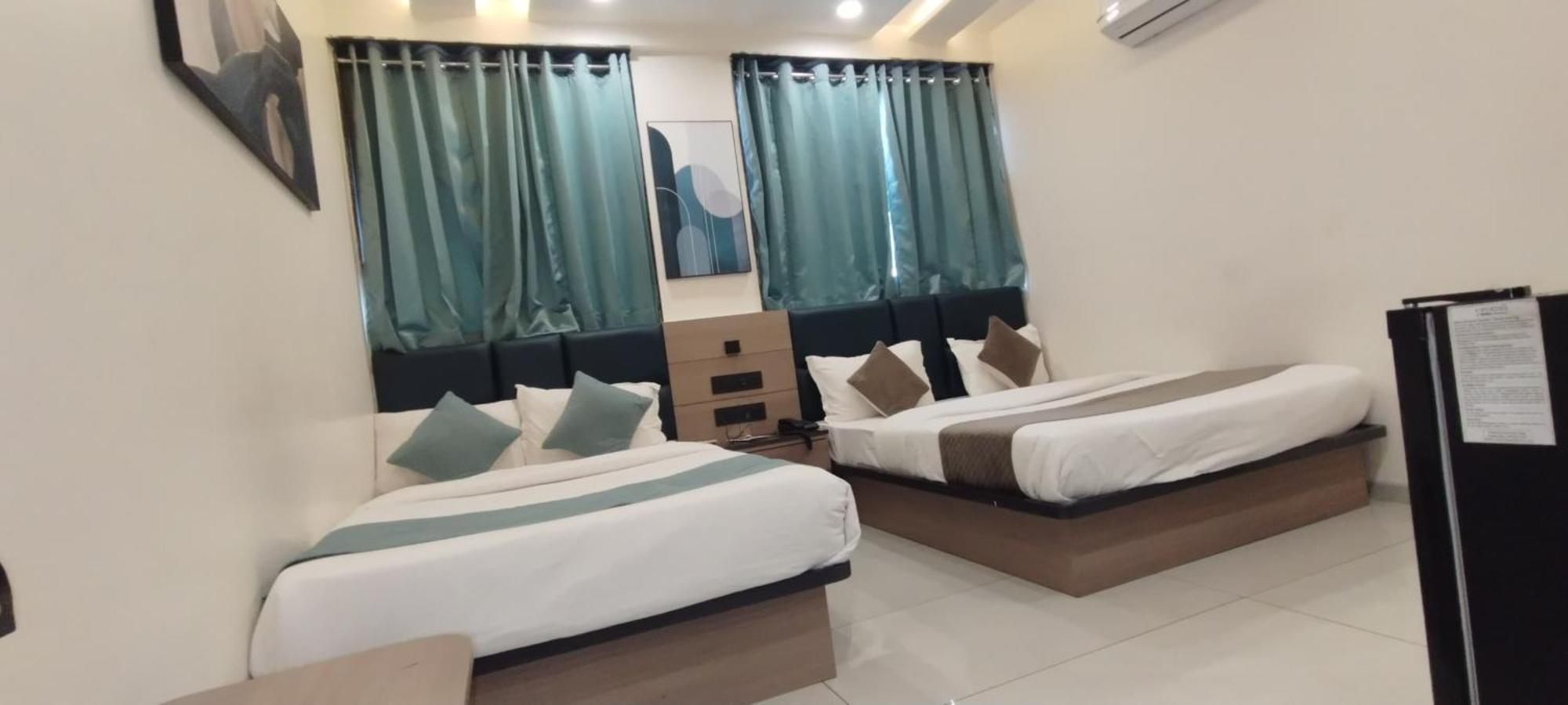 Hotel Paris Plaza Ahmedabad Ngoại thất bức ảnh