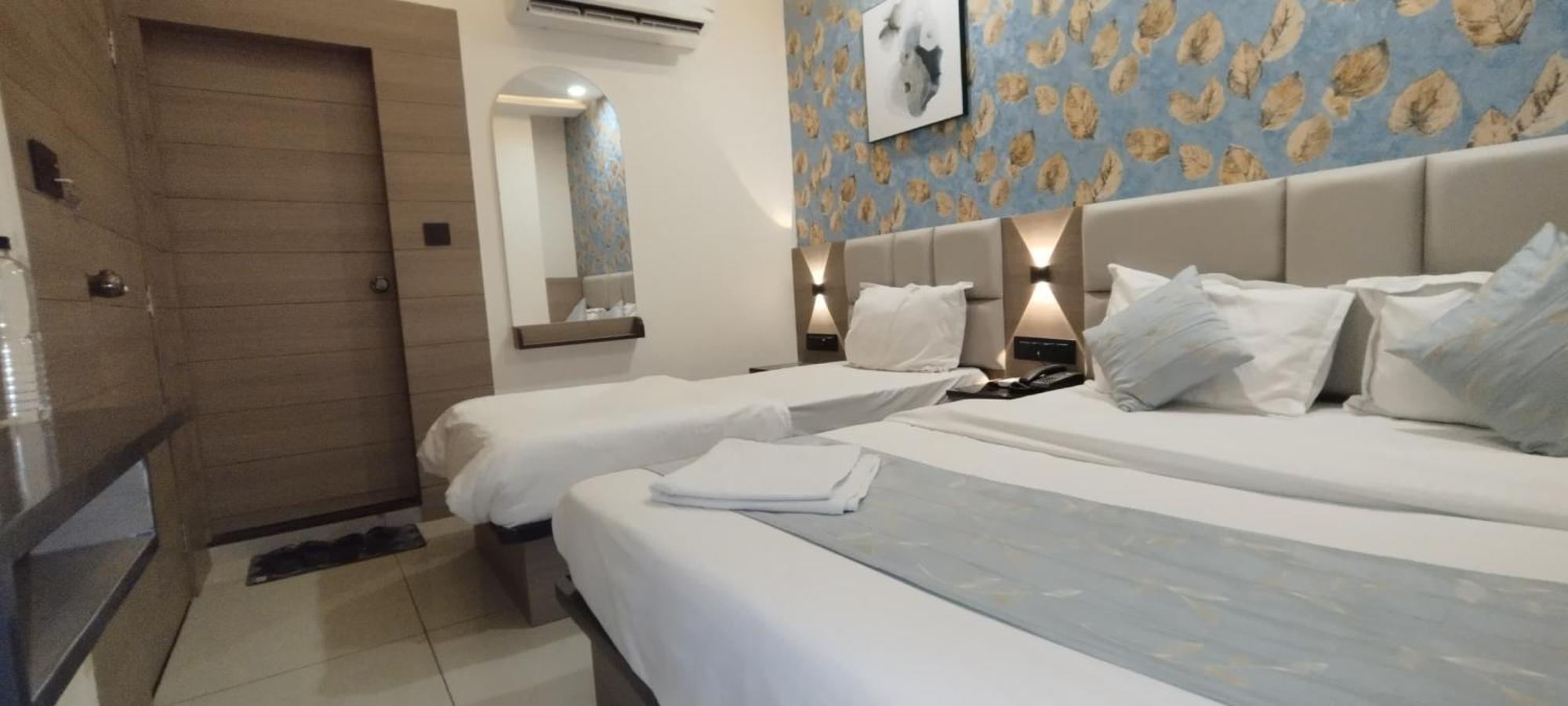 Hotel Paris Plaza Ahmedabad Ngoại thất bức ảnh