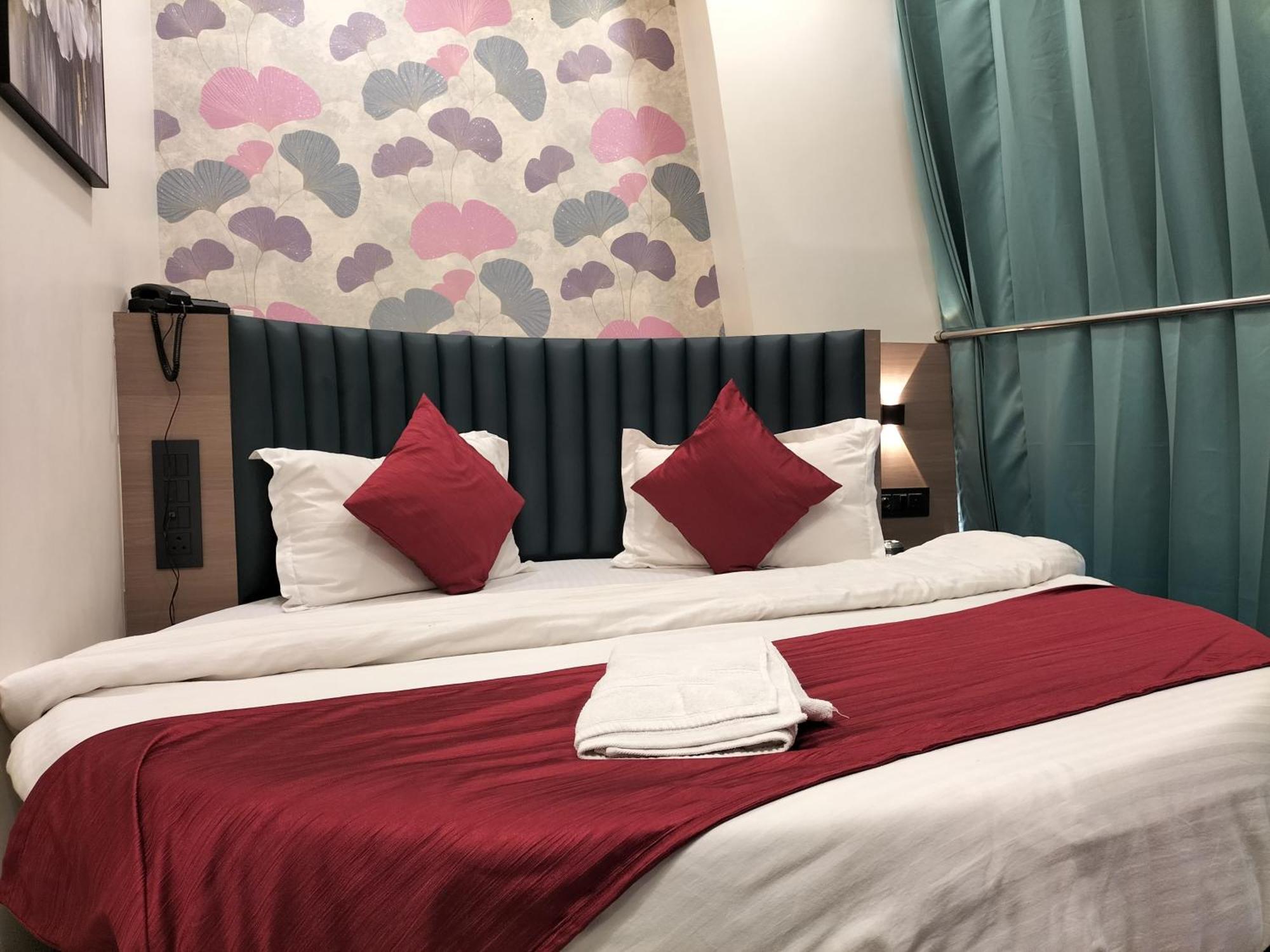Hotel Paris Plaza Ahmedabad Ngoại thất bức ảnh